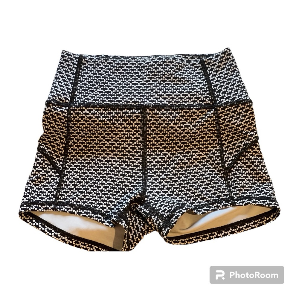 Lululemon In Movement Hi Rise short, 2.5 in *Everlux.